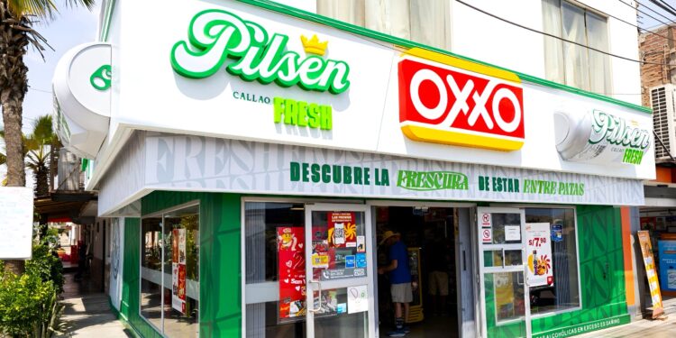 Oxxo abre nueva tienda insignia en Lima en alianza con Pilsen: conoce dónde se ubica