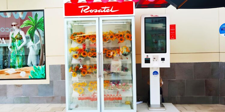 Rosatel revoluciona la venta de flores con máquina de frío y nuevo formato de autoatención