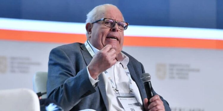 “He trabajado con 30 primeros ministros”: Velarde advierte que la inestabilidad frena la economía