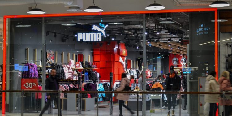 PUMA eleva su pronóstico de ganancias para el año tras un trimestre histórico