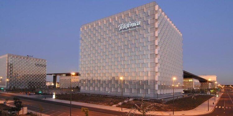 Telefónica acelera la venta de su filial en México con JP Morgan como aliado clave
