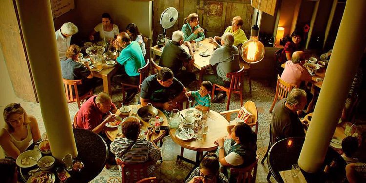 Precios de restaurantes podrían subir hasta en un 25% debido a sobre costos