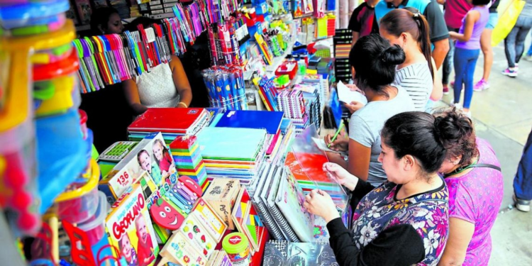 Campaña escolar 2026: Importaciones de útiles se reducen a 22% en valor