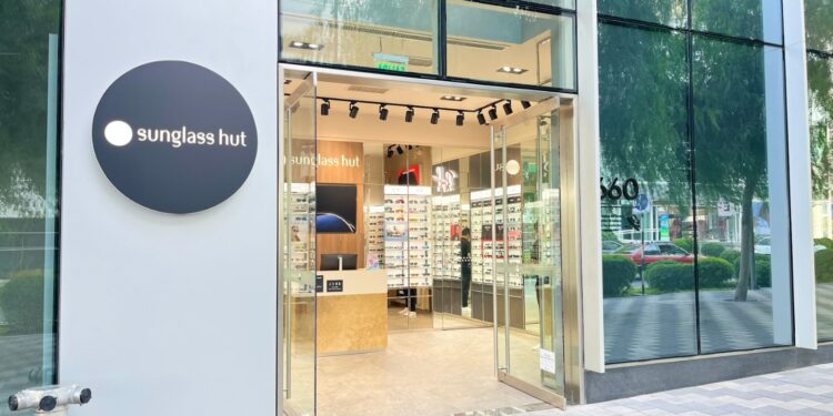 Cadena estadounidense Sunglass Hut inaugura nueva tienda de lentes de sol en Lima