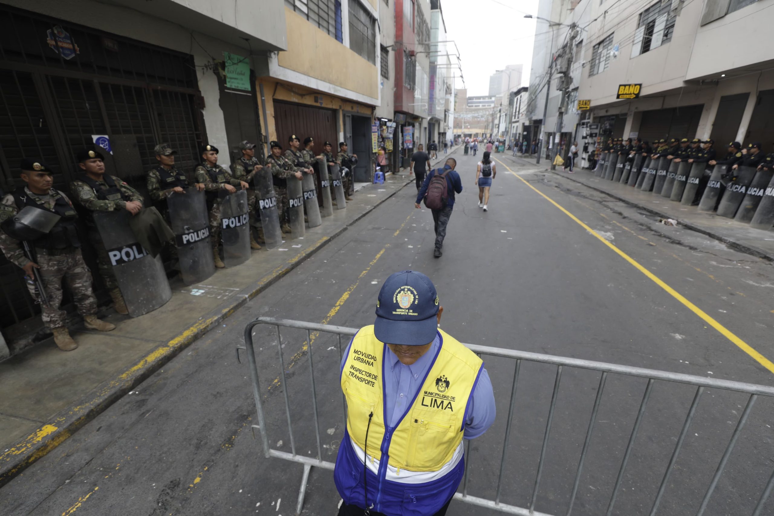 Mesa Redonda y Mercado Central: zona se mantiene en resguardo ante protesta de vendedores ambulantes