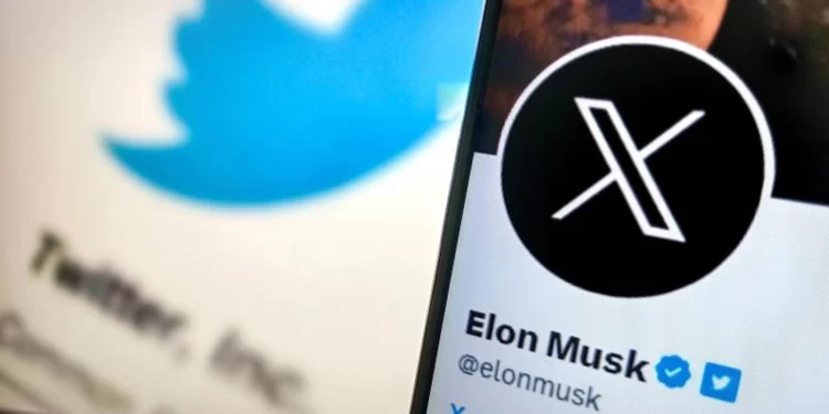 Adiós al pájaro azul: Elon Musk cambia el nombre de la red social a «X» y será una plataforma de IA