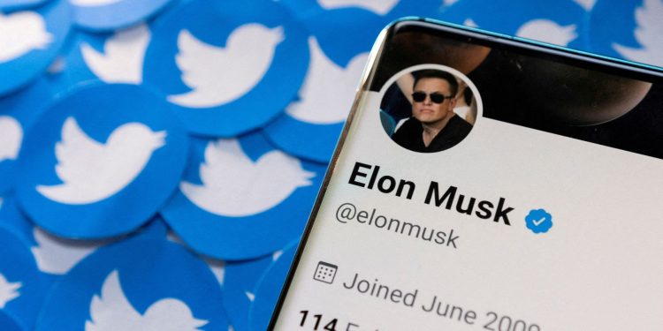 Twitter desmiente a Musk y asegura a los empleados que no habrán despidos
