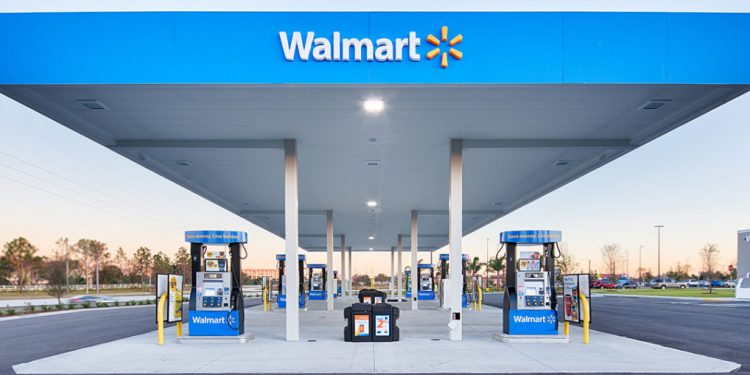 Walmart colocará gasolineras en sus estacionamientos