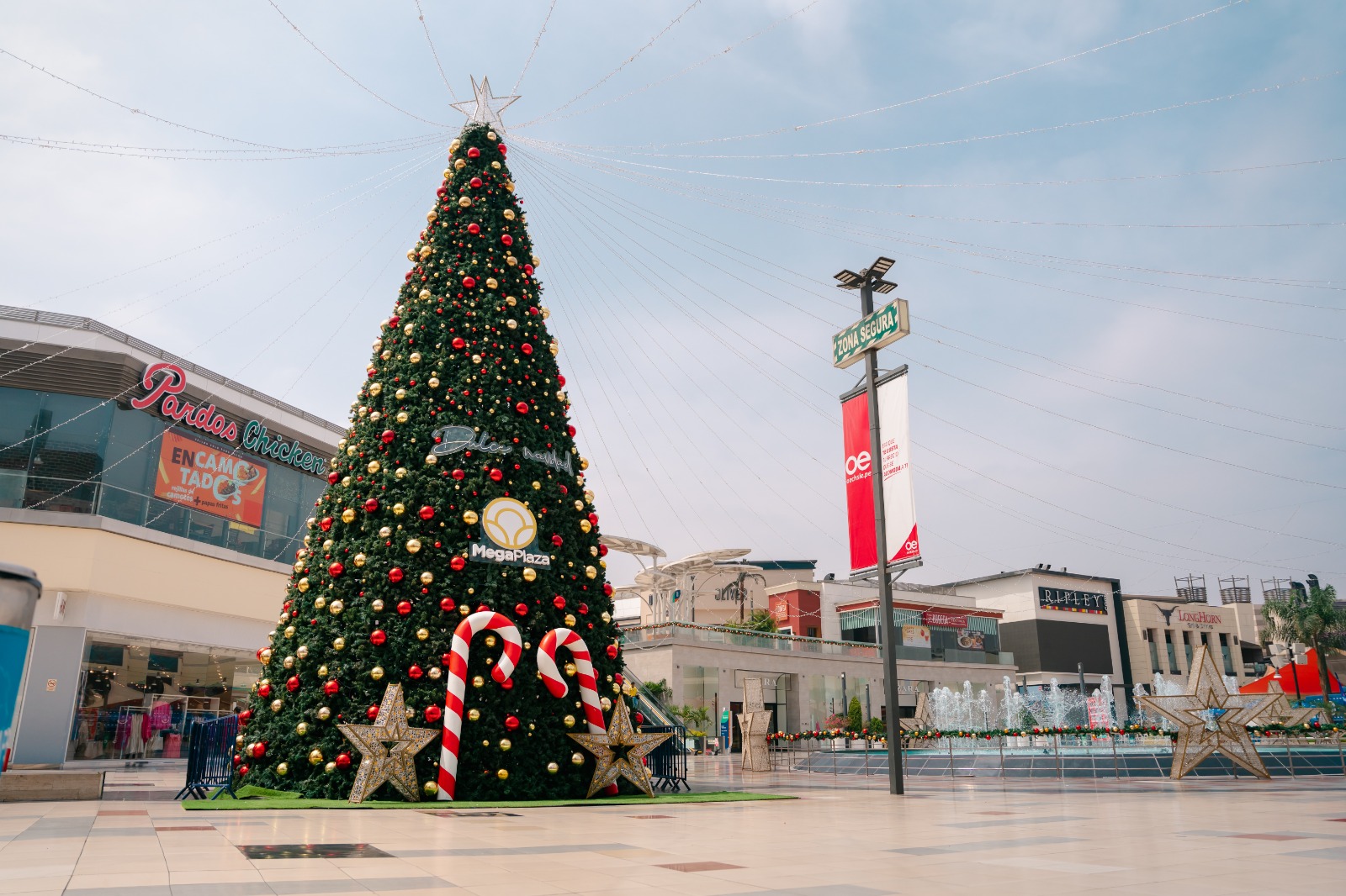 Parque Arauco da inicio a la Navidad con el encendido de rboles