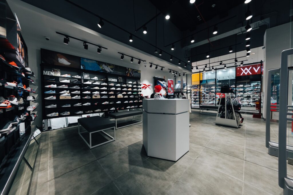 Tienda Reebok Reebok inaugura nueva tienda en concurrido centro comercial de Lima y ...