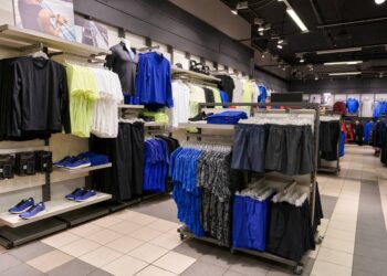 Conocida cadena de ropa deportiva anuncia cierre de tiendas tras pérdidas millonarias