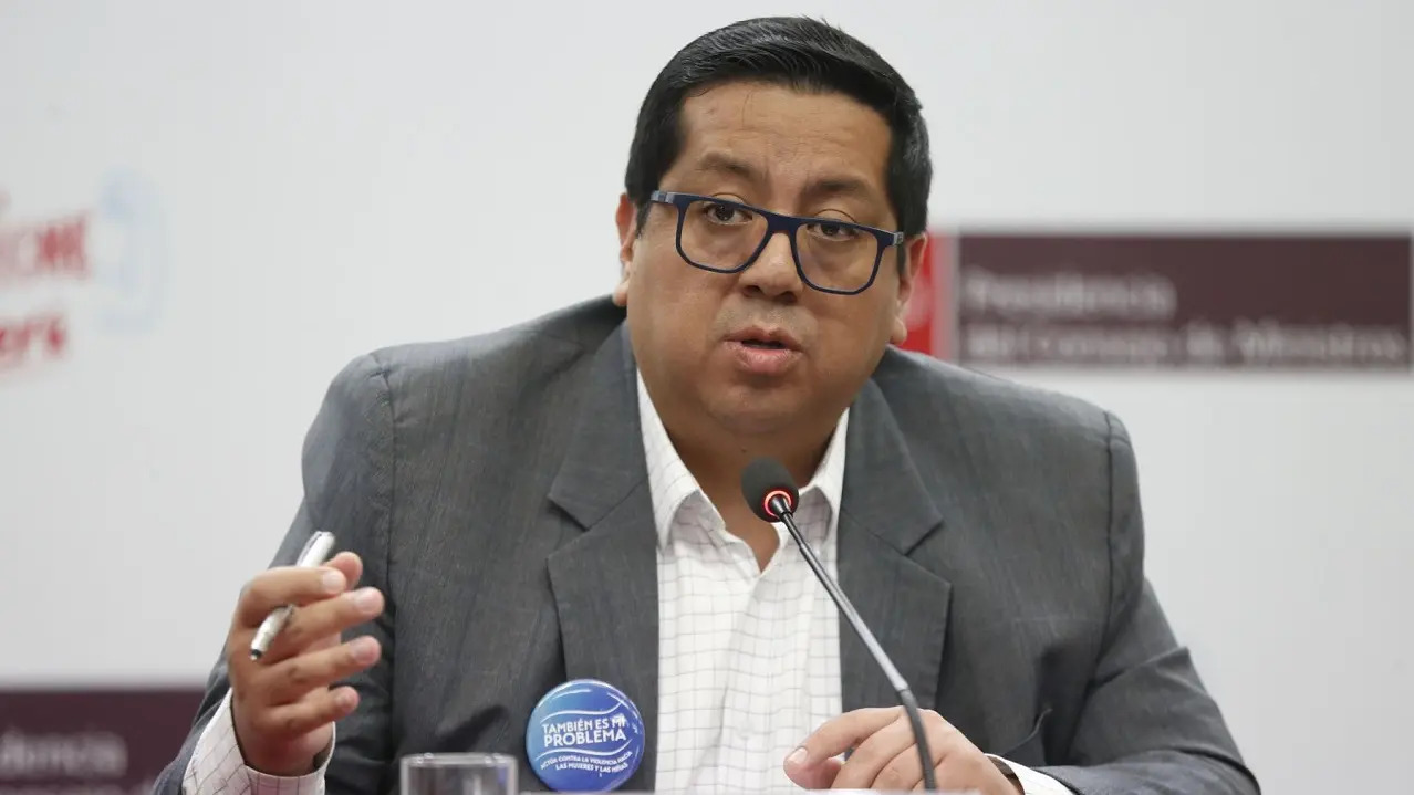 Ministro de Economía desmiente rumores de renuncia y destaca avances en la reactivación económica