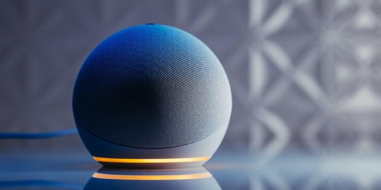 Amazon prepara el lanzamiento de una Alexa más habladora con inteligencia artificial