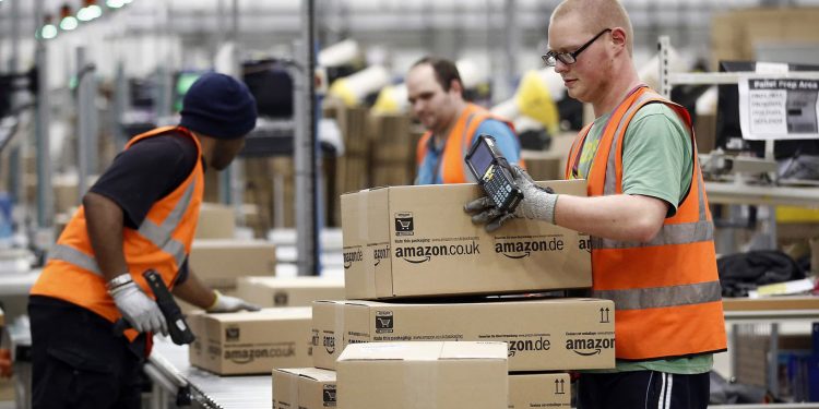 Amazon aqueja exceso de trabajadores y busca reducir personal