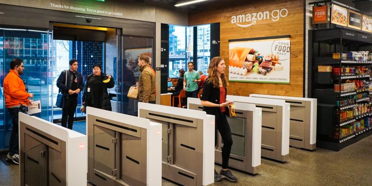 Amazon Go, el supermercado sin cajeros, se expande con la apertura de un centenar de tiendas