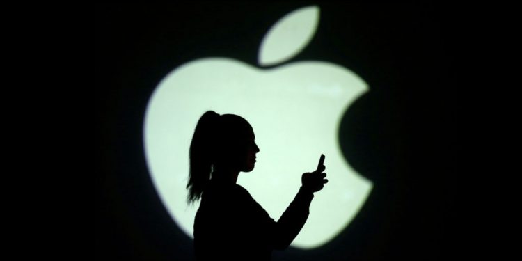 Acciones de Apple se desploman y deja de ser la empresa más valiosa del mundo