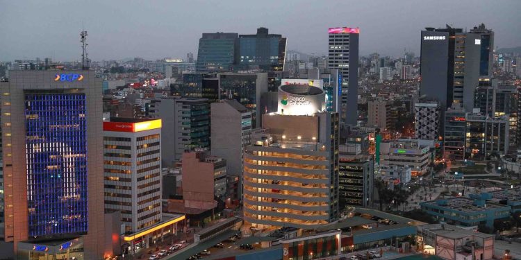 Inversión privada en Perú caería este 2023 a su nivel más bajo en 20 años, advierte IPE