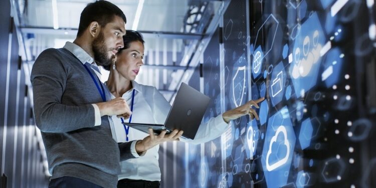 Profesionales con habilidades digitales ganan hasta un 25% más en el Perú, según estudio