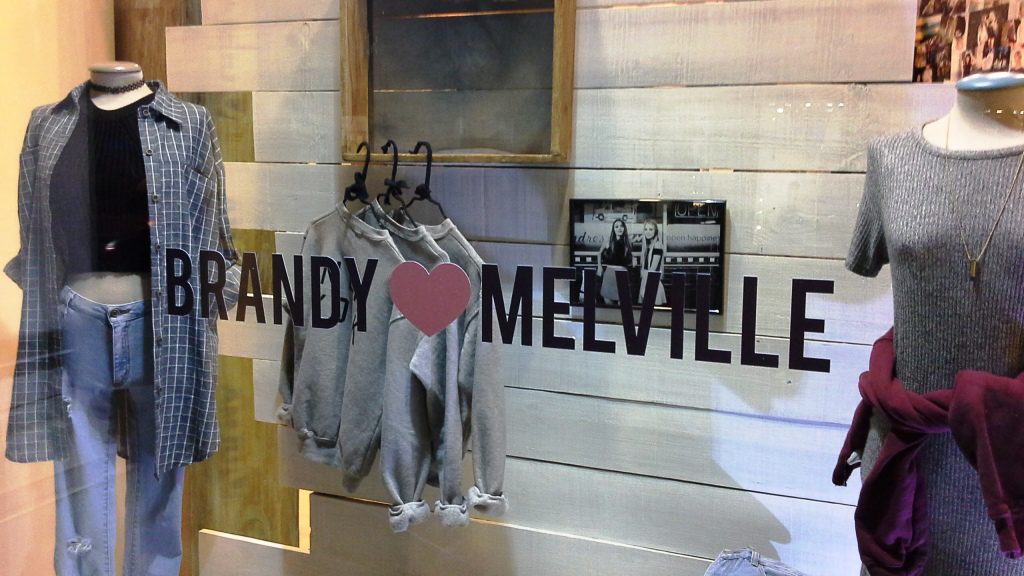 Brandy Melville abrió exclusivo local en Barcelona Perú Retail