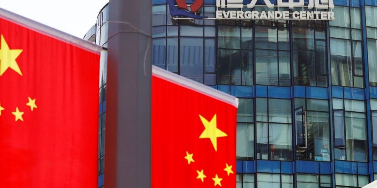 Evergrande cumple con pago y evita quedar al borde de la bancarrota
