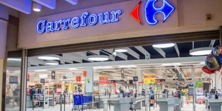 Carrefour negocia la venta de 65 tiendas en Brasil como parte de su plan de reestructuración