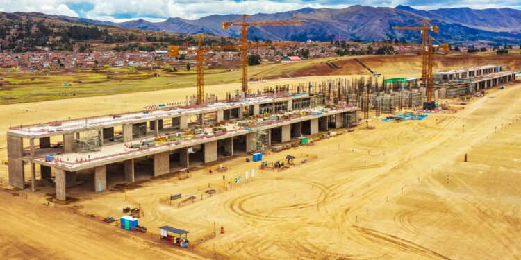 Aeropuerto de Chinchero: Contraloría advierte retraso en la obra y riesgo de resolución del contrato