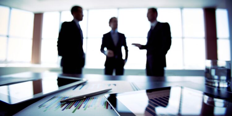 Empresas en Perú deberán reportar los sueldos de sus ejecutivos desde 2026
