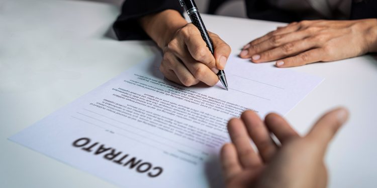 ¿Cuánto tiempo debo trabajar en una empresa para tener un contrato indeterminado?
