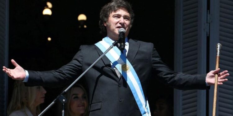 Milei envía al Congreso la ‘ley ómnibus’: La reforma más profunda en la historia argentina