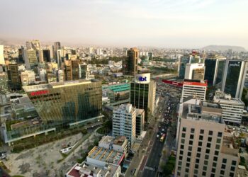 Economía peruana crecería 3.3% este año y 3% en 2026 superando vaivenes políticos, según Sura