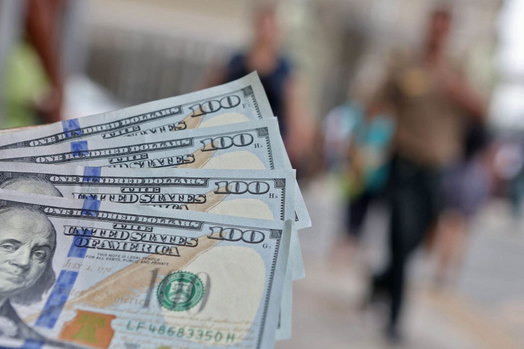 Precio del dólar retrocede al cierre de setiembre, pero se mantiene elevado: ¿A cuánto cotiza?