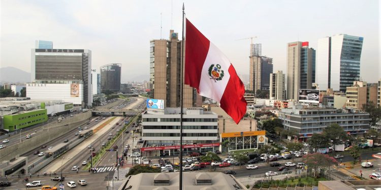 Economía peruana crecería menos de 1,9% en el 2023 por protestas, según Moody’s Analytics