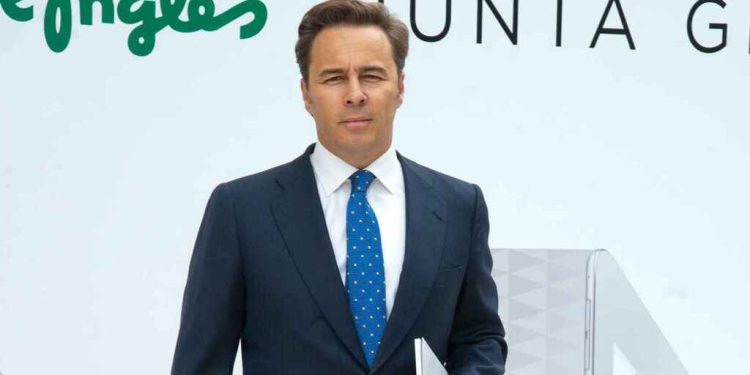 Acusan de espionaje a expresidente de El Corte inglés en medio de guerra por la firma