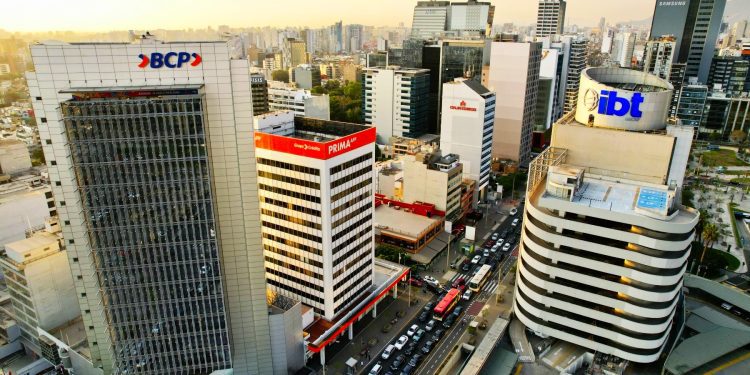 Más del 60% de empresas frenarán inversiones y contrataciones en los próximos meses