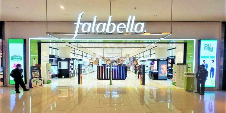 ¿Qué pasa con Falabella?: críticas internas por renovación de su directorio y Cencosud lo supera en bolsa