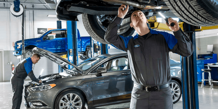 Más despidos: Ford echará a 3 mil 200 trabajadores y desata amenaza sindical