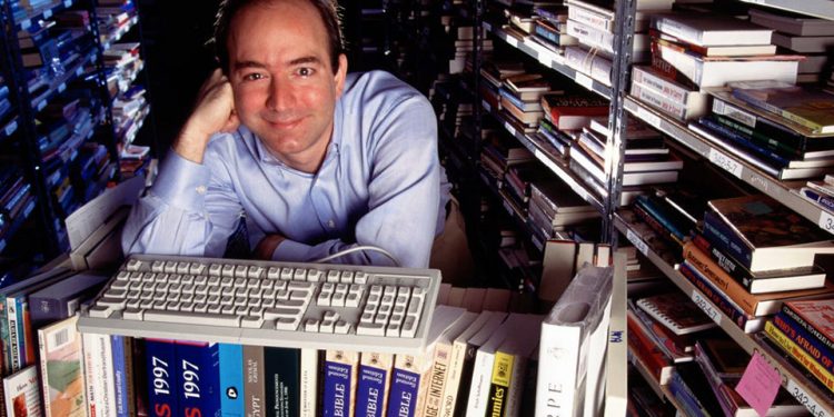 La historia de Amazon: de tienda de libros a gigante del e-commerce