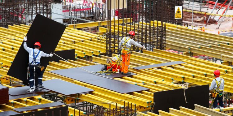 Inversión privada crece ligeramente en el primer trimestre luego de año y medio “en rojo”