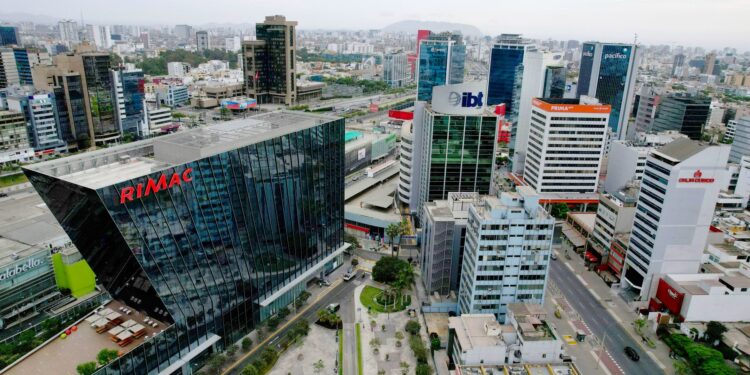 Inversión privada habría crecido apenas 1% en el primer semestre, adelanta IPE
