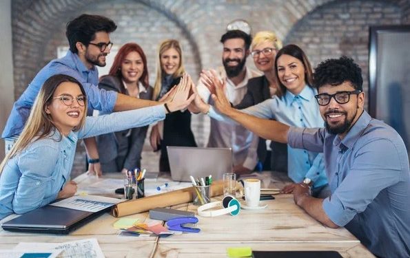Congreso aprueba Ley del joven empresario: ¿En qué consiste y a quiénes aplica?