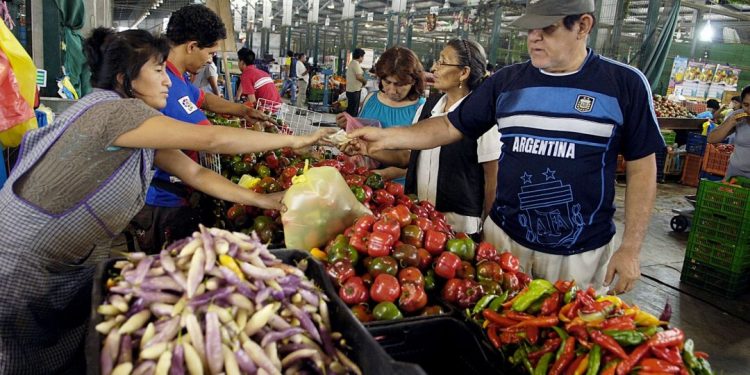 INEI: Inflación subió 1,25% en marzo, el porcentaje más alto en un año