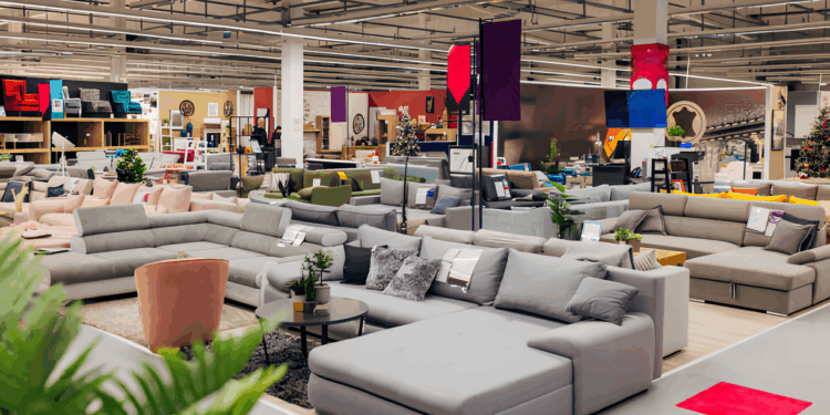 Reconocida cadena de muebles anuncia cierre de tiendas tras declararse en quiebra