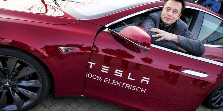 Elon Musk prevé lanzar vehículos autónomos Tesla para fin de año