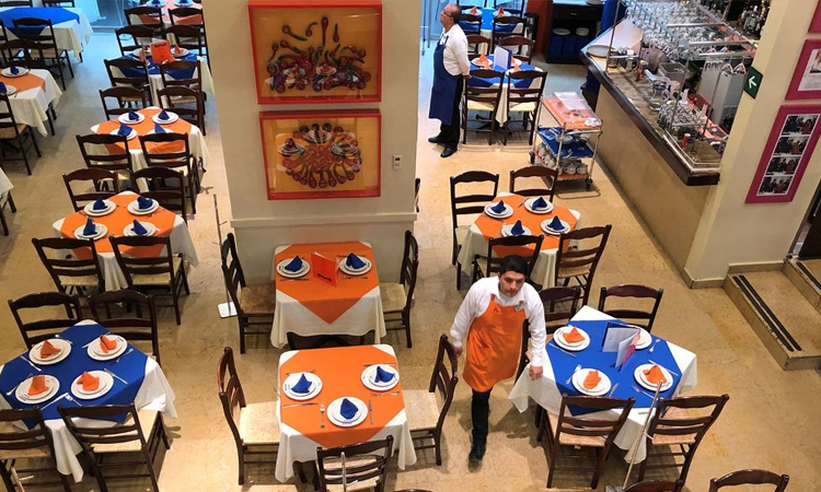 Ventas en restaurantes bajan en 40% por recesión, alerta gremio