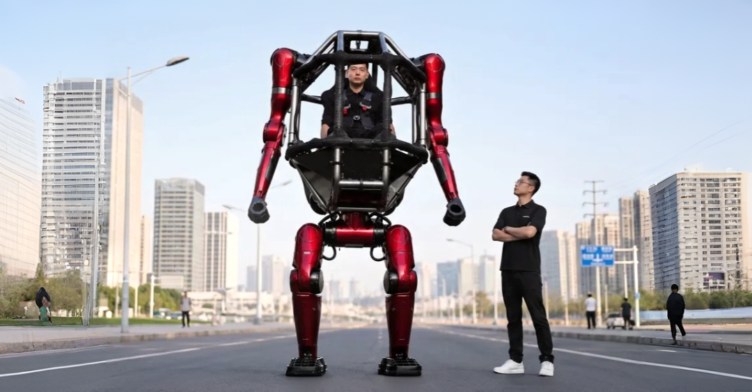 China lanza el primer robot gigante tripulado que parece de ciencia ficción: así es el GD01