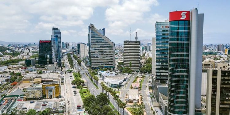 Economía peruana deja de ser la estrella del crecimiento regional, según Macroconsult