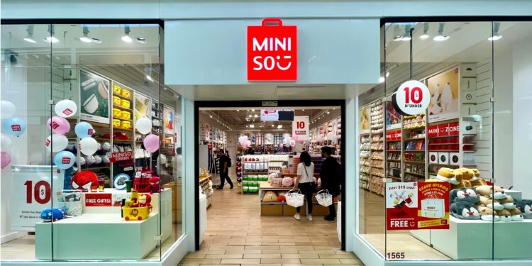 Miniso y una empresa peruana se enfrentan en Indecopi por figura de oso: ¿qué decidió la entidad?