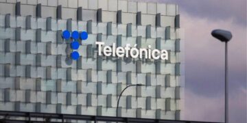 Telefónica vende su filial en Ecuador por US$ 380 millones, tras salir de Perú por solo US$ 1 millón