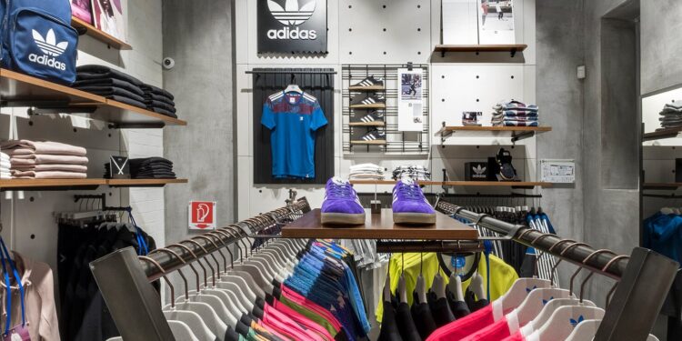 Adidas subirá los precios de sus productos debido a los aranceles de Trump