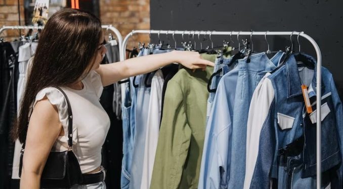 De H&M a Falabella: Grandes tiendas que permiten “pagar” con prendas usadas; así funcionan